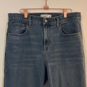 Abercrombie & Fitch High Rise 90’s Relaxed - Size 30 R